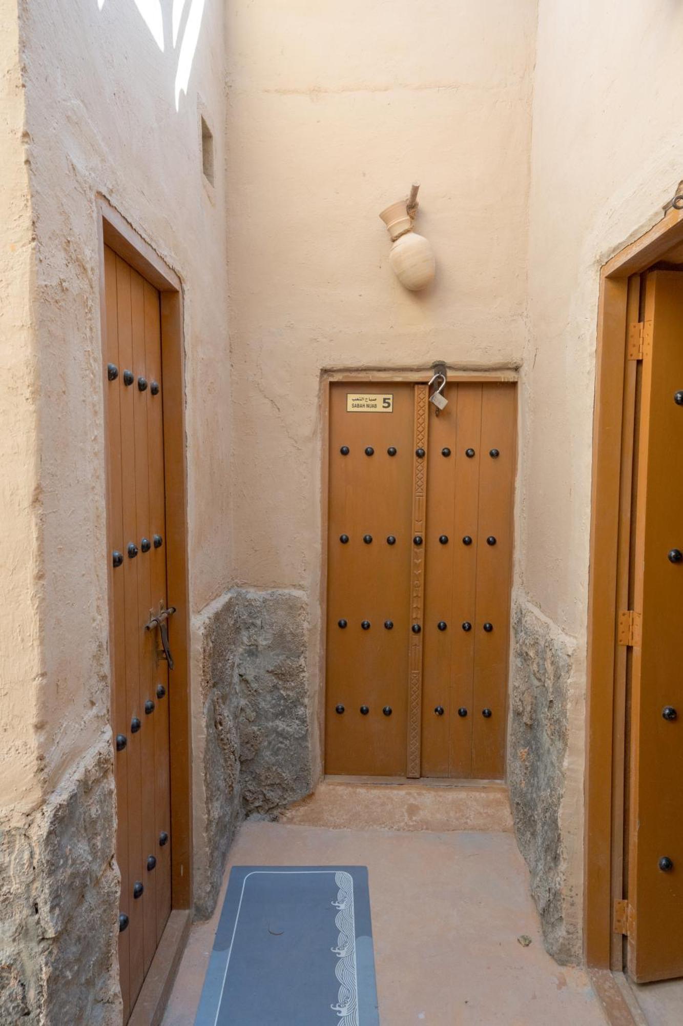 بيت نُزل السلام Bait Salam Inn Al Ḩamrāʼ Extérieur photo