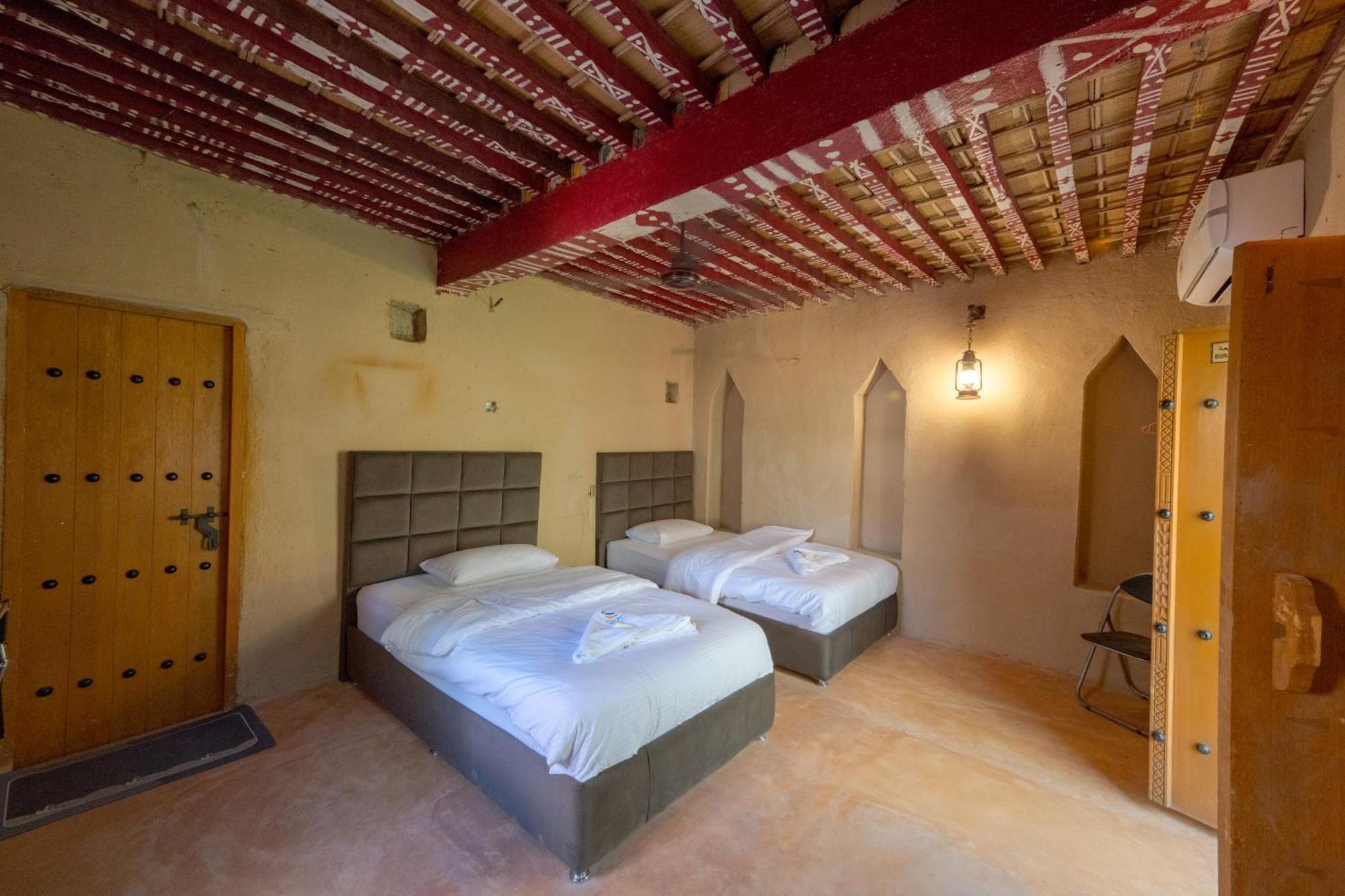 بيت نُزل السلام Bait Salam Inn Al Ḩamrāʼ Extérieur photo