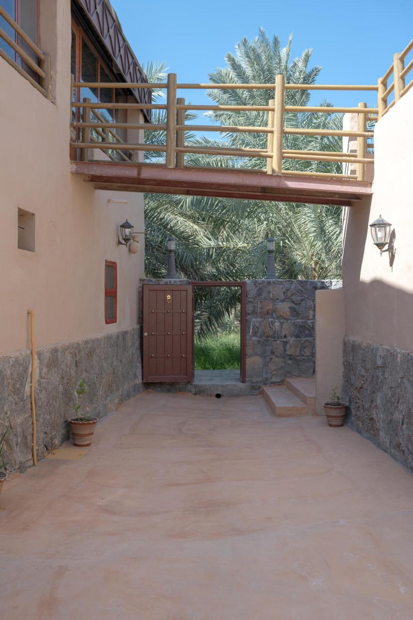 بيت نُزل السلام Bait Salam Inn Al Ḩamrāʼ Extérieur photo