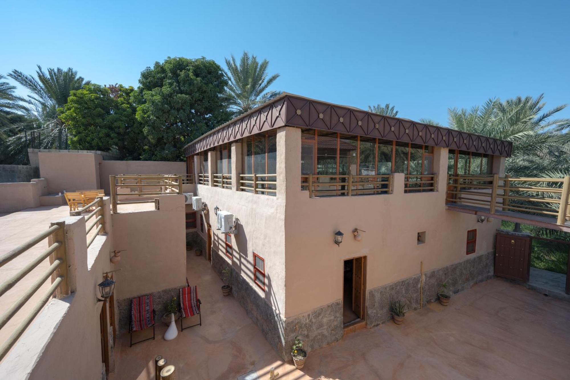 بيت نُزل السلام Bait Salam Inn Al Ḩamrāʼ Extérieur photo