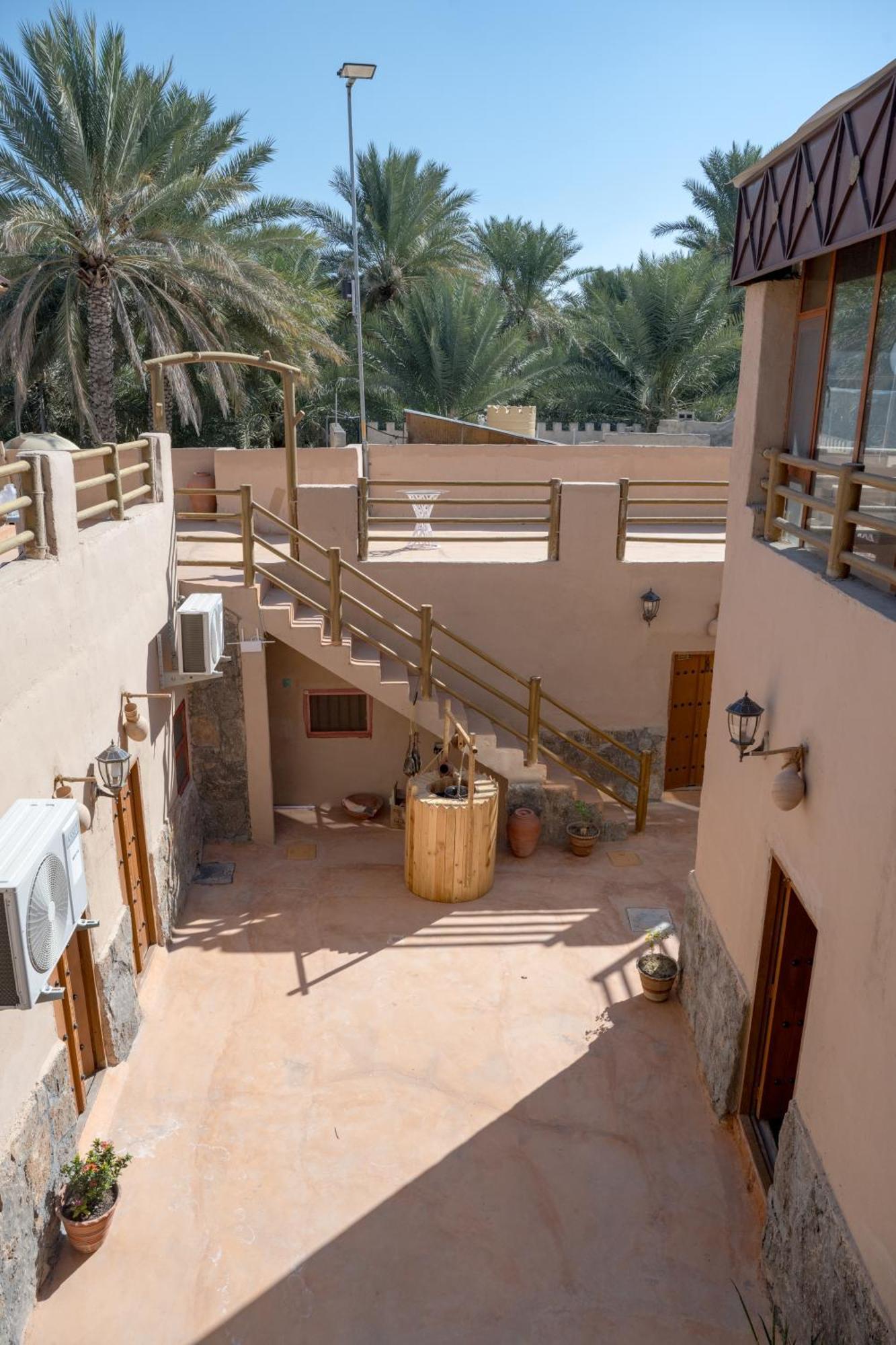 بيت نُزل السلام Bait Salam Inn Al Ḩamrāʼ Extérieur photo